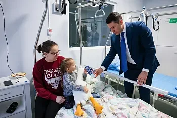 Маленькие пациенты Детской областной больницы получили новогодние подарки Маленькие пациенты Детской областной больницы получили новогодние подарки